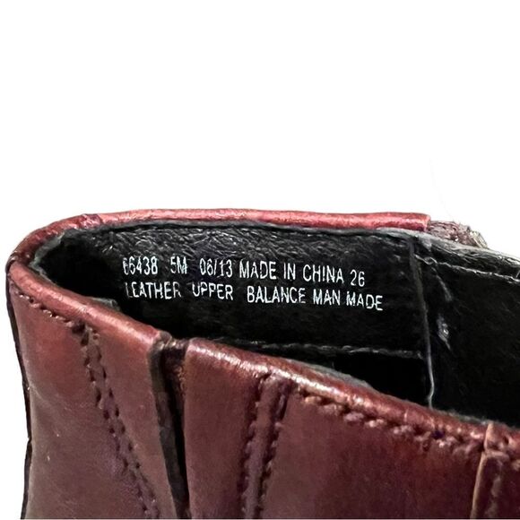 Clarks artisan maroon‎ wedge booties. Size 5 - Picture 3 of 8